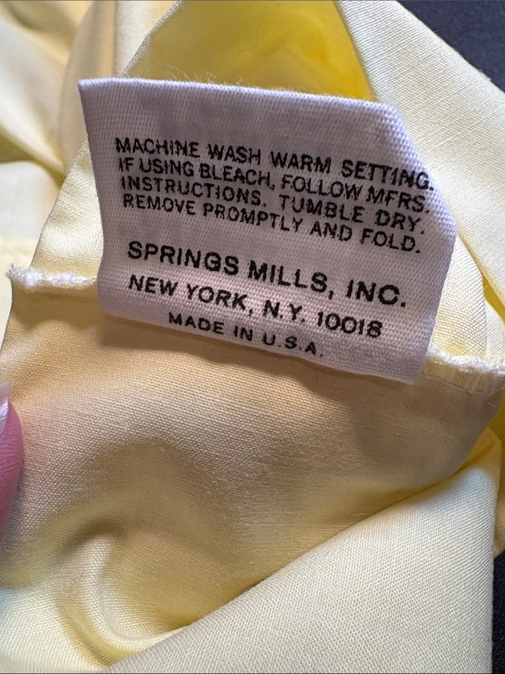 Vintage Butter Yellow Springmade NWOT set of 2 Pintuck Cotton pillowcases. FF